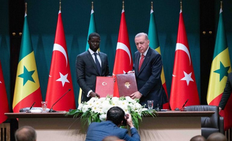 Bassirou Diomaye Faye accueilli avec les honneurs au Palais présidentiel d’Ankara par Recep Tayyip Erdoğan