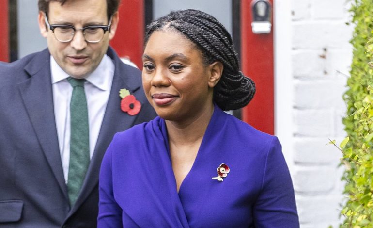 Kemi Badenoch prend la tête du Parti Conservateur britannique