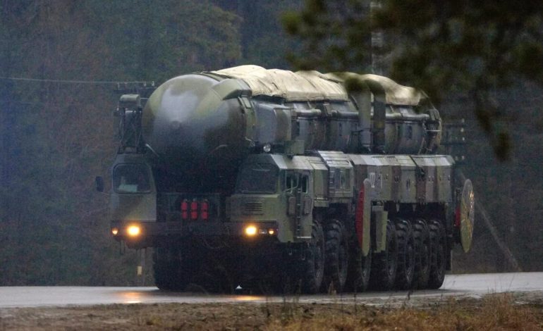 Vladimir Poutine ordonne de mener de nouveaux « essais » et de produire en série le missile Orechnik