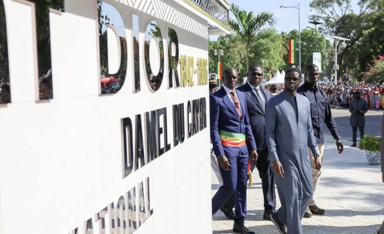 Bassirou Diomaye Faye a dévoilé à Thiès, la statue du héros national, Lat-Dior